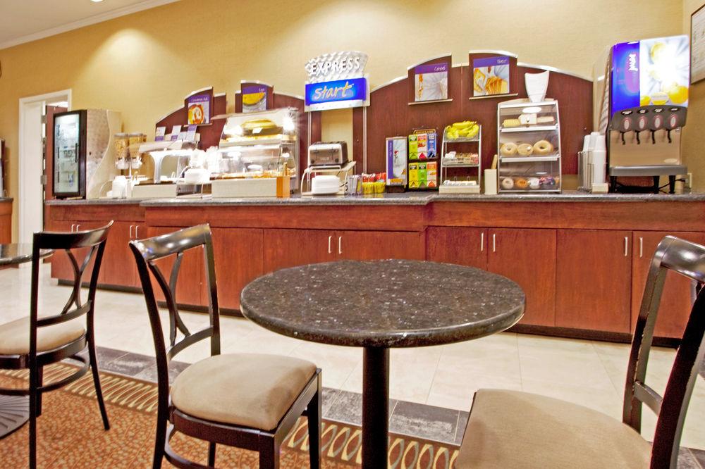 Holiday Inn Express & Suites Columbus At Northlake By Ihg Ngoại thất bức ảnh