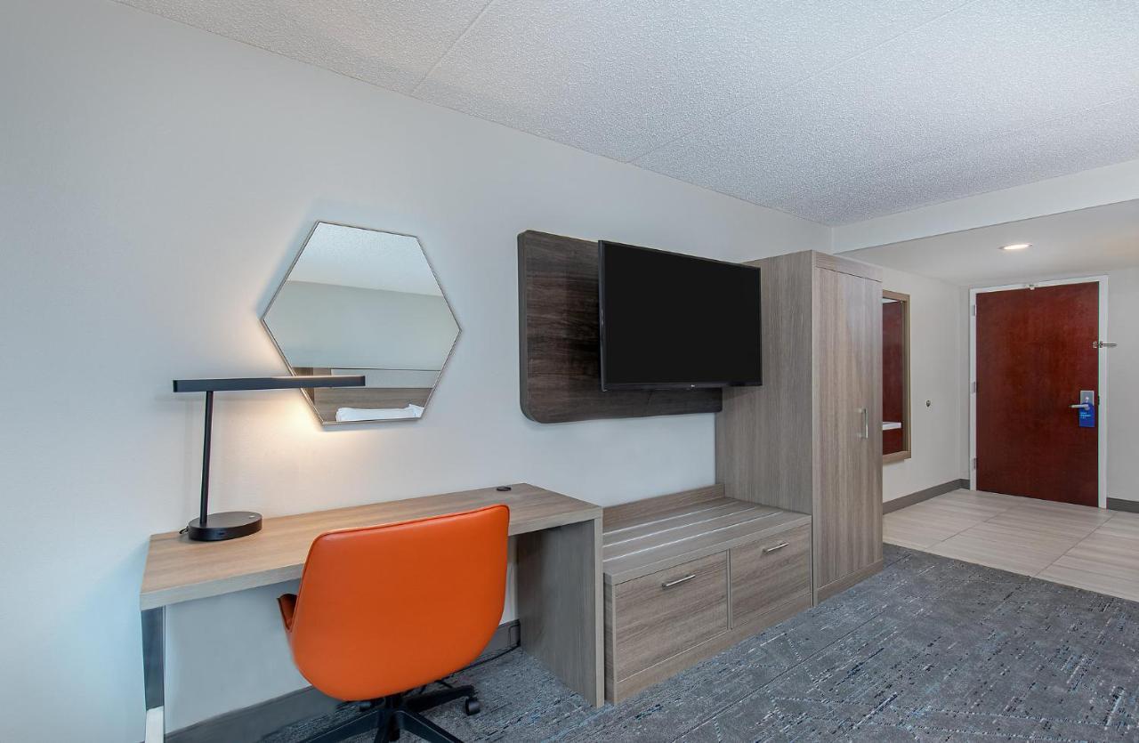 Holiday Inn Express & Suites Columbus At Northlake By Ihg Ngoại thất bức ảnh