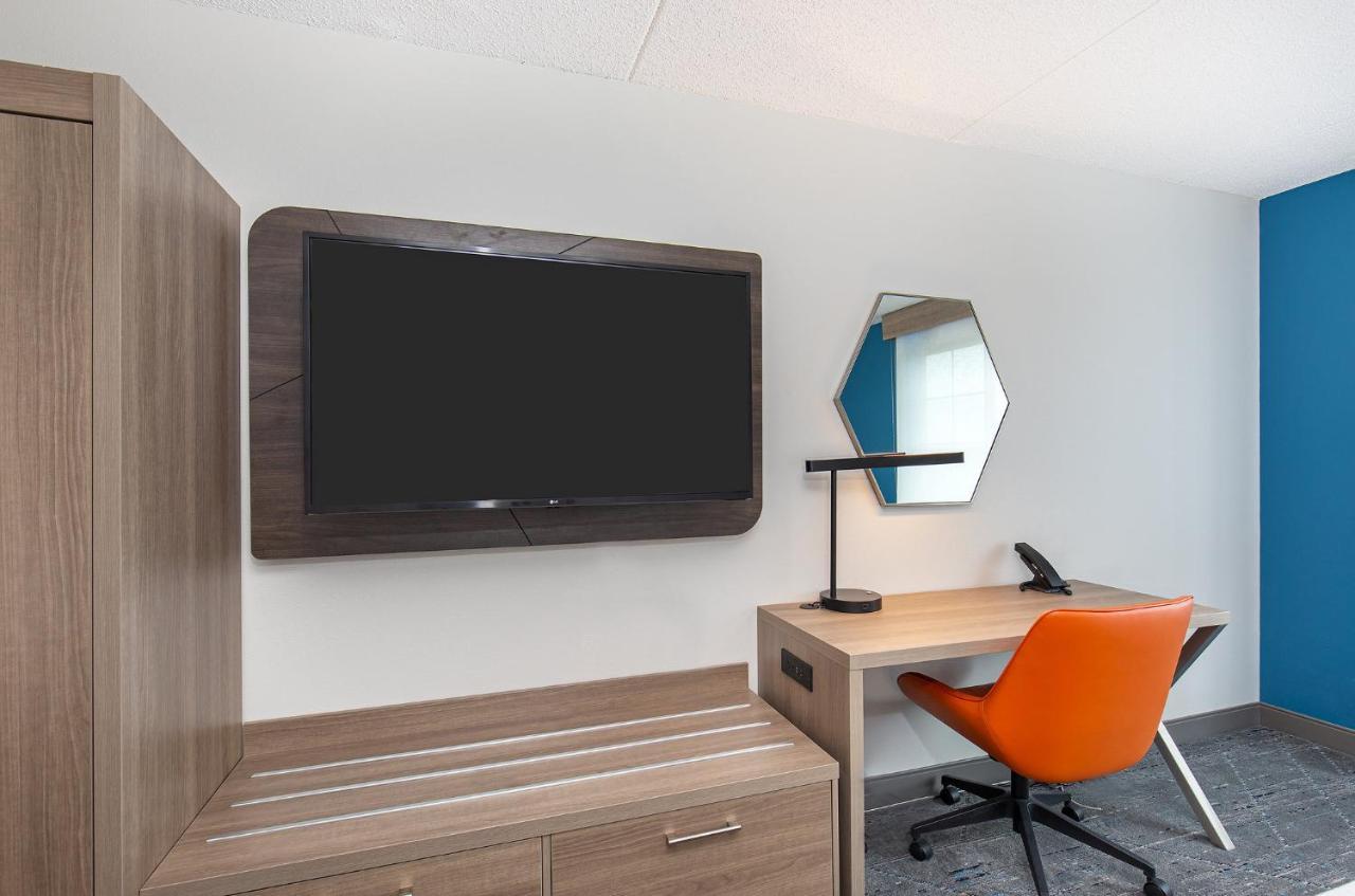 Holiday Inn Express & Suites Columbus At Northlake By Ihg Ngoại thất bức ảnh