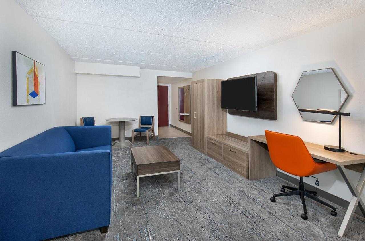 Holiday Inn Express & Suites Columbus At Northlake By Ihg Ngoại thất bức ảnh