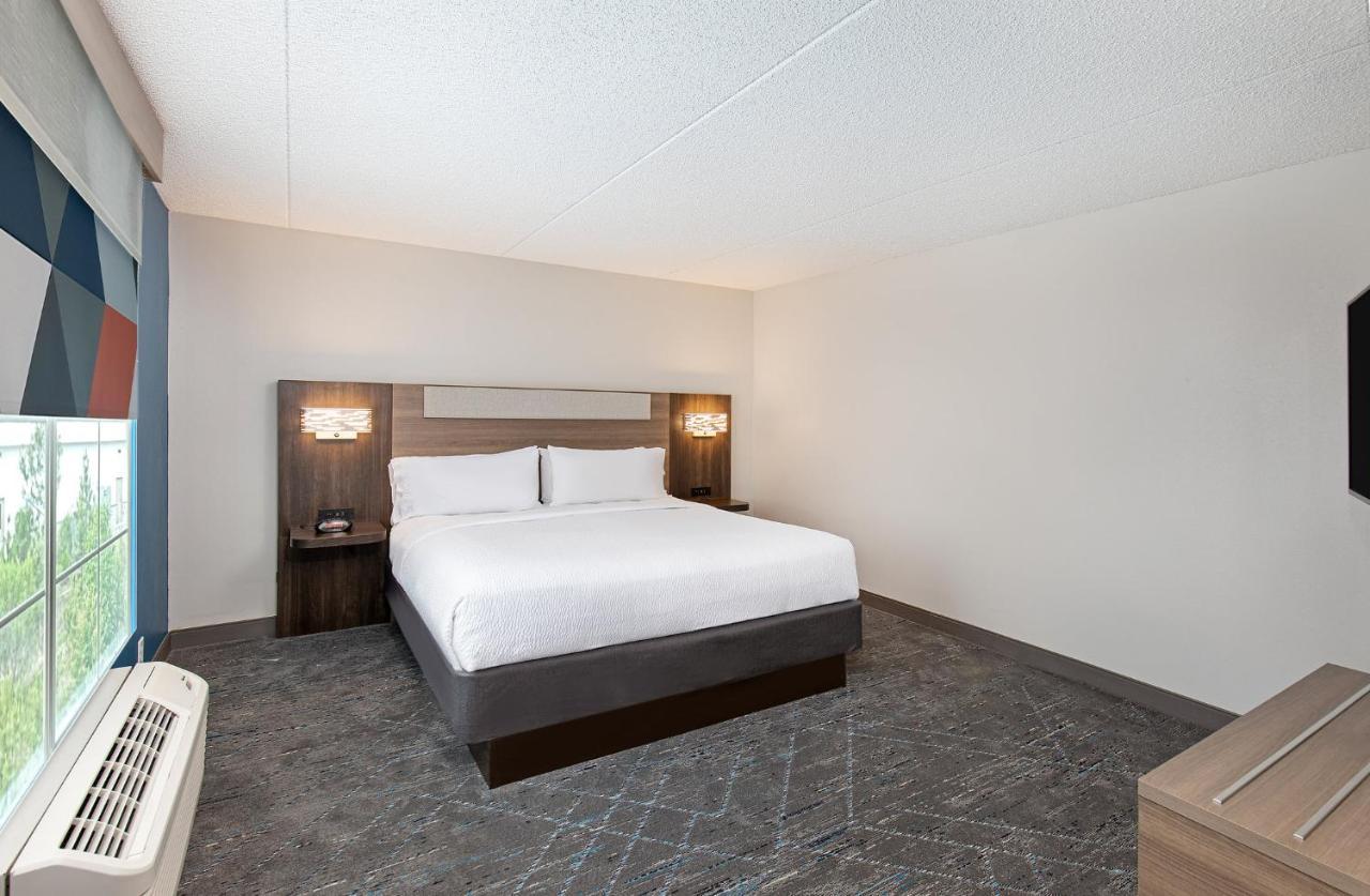 Holiday Inn Express & Suites Columbus At Northlake By Ihg Ngoại thất bức ảnh