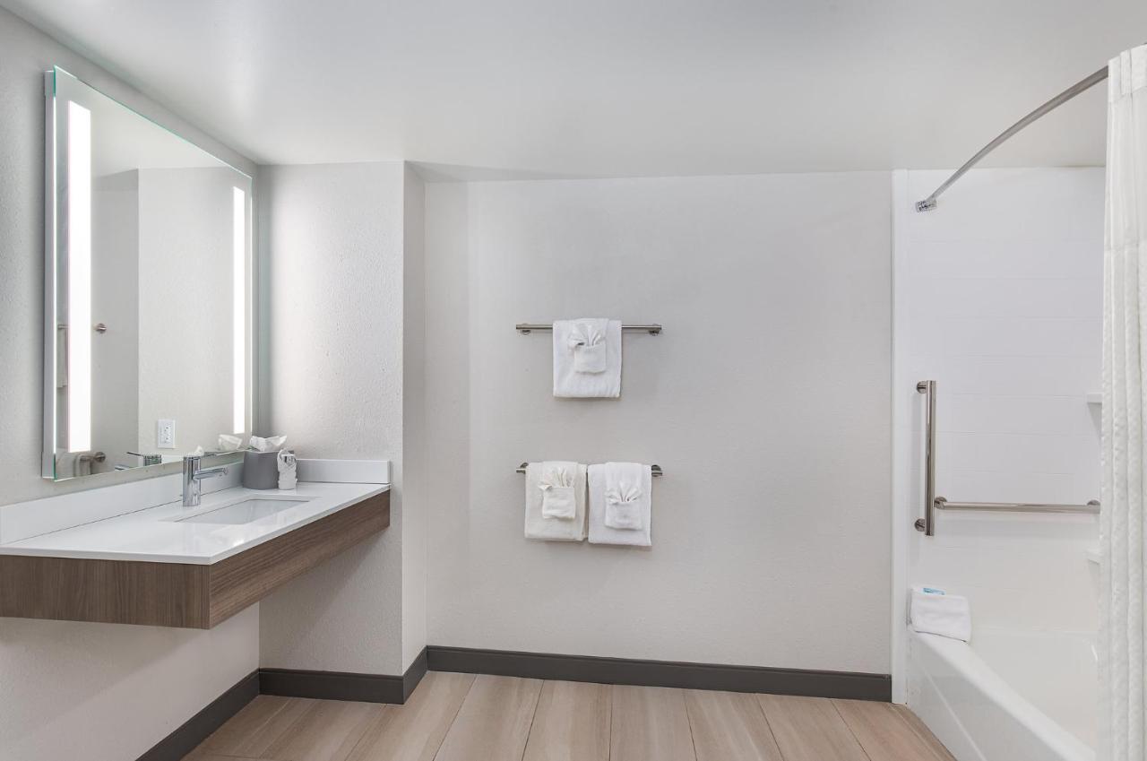 Holiday Inn Express & Suites Columbus At Northlake By Ihg Ngoại thất bức ảnh
