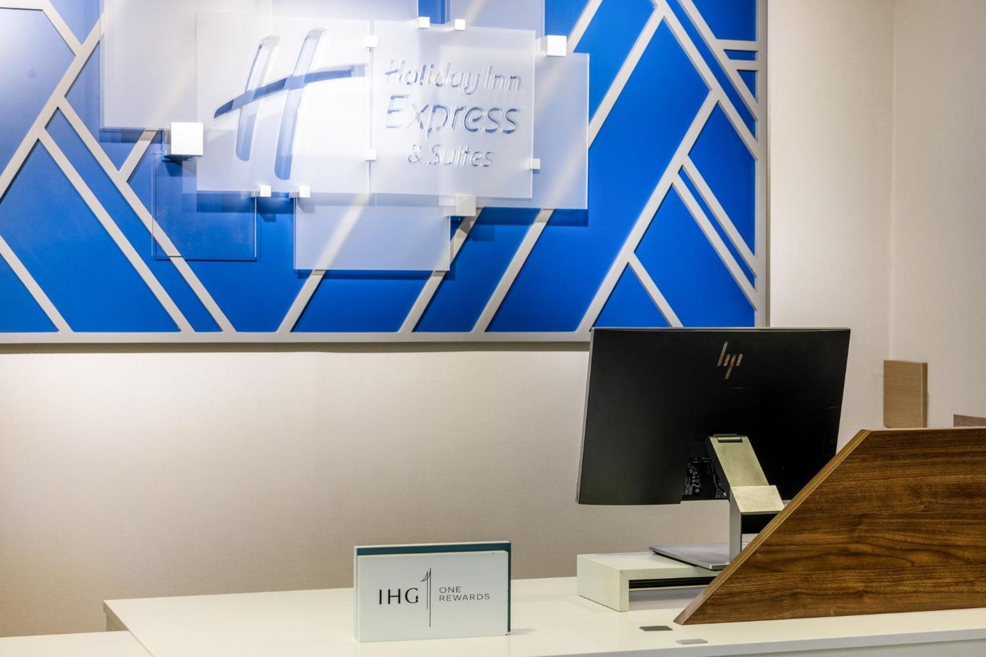 Holiday Inn Express & Suites Columbus At Northlake By Ihg Ngoại thất bức ảnh