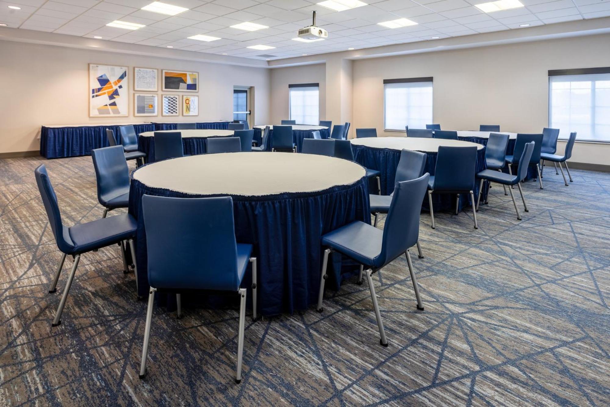 Holiday Inn Express & Suites Columbus At Northlake By Ihg Ngoại thất bức ảnh