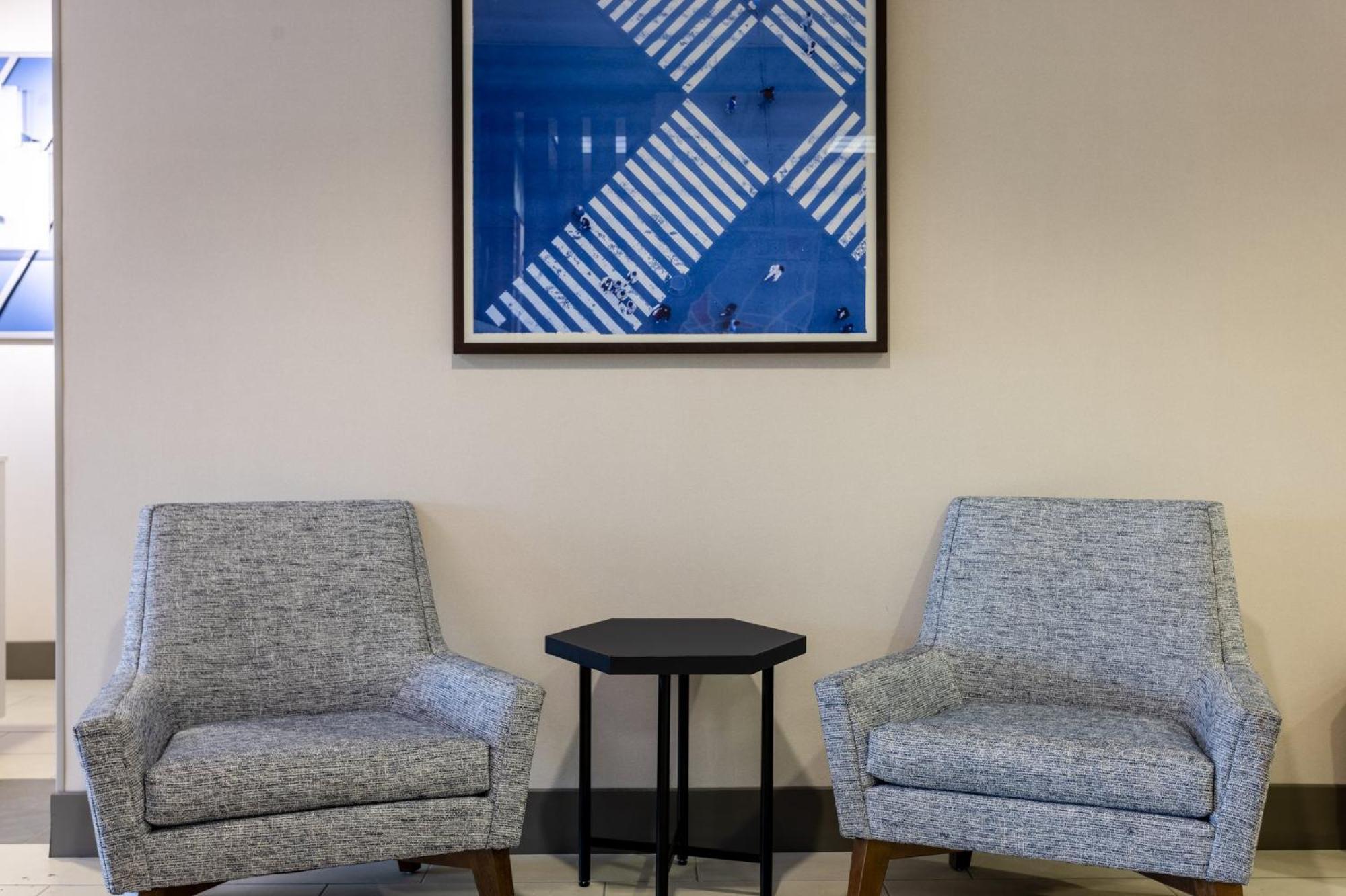 Holiday Inn Express & Suites Columbus At Northlake By Ihg Ngoại thất bức ảnh